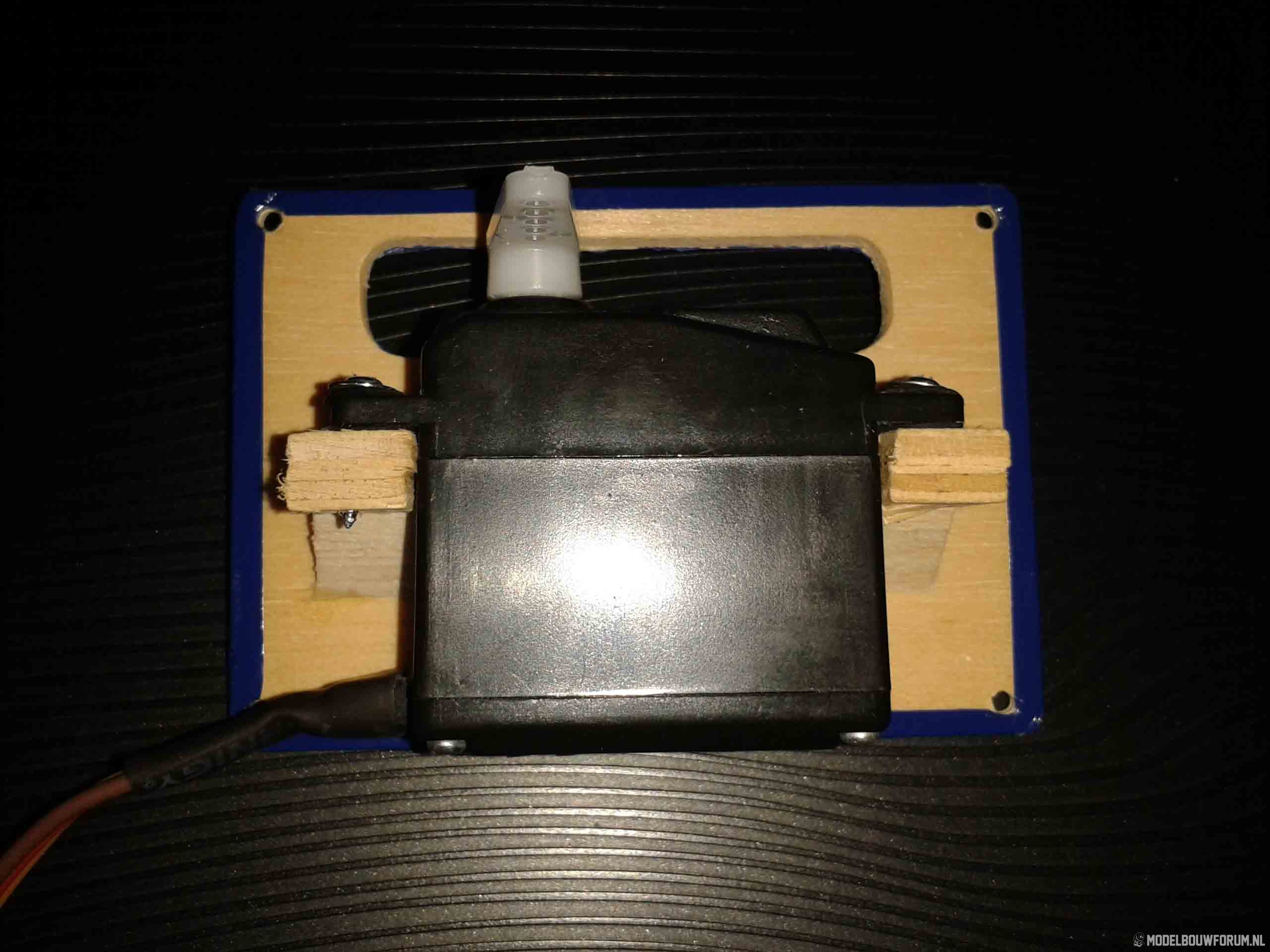 servo3.jpg