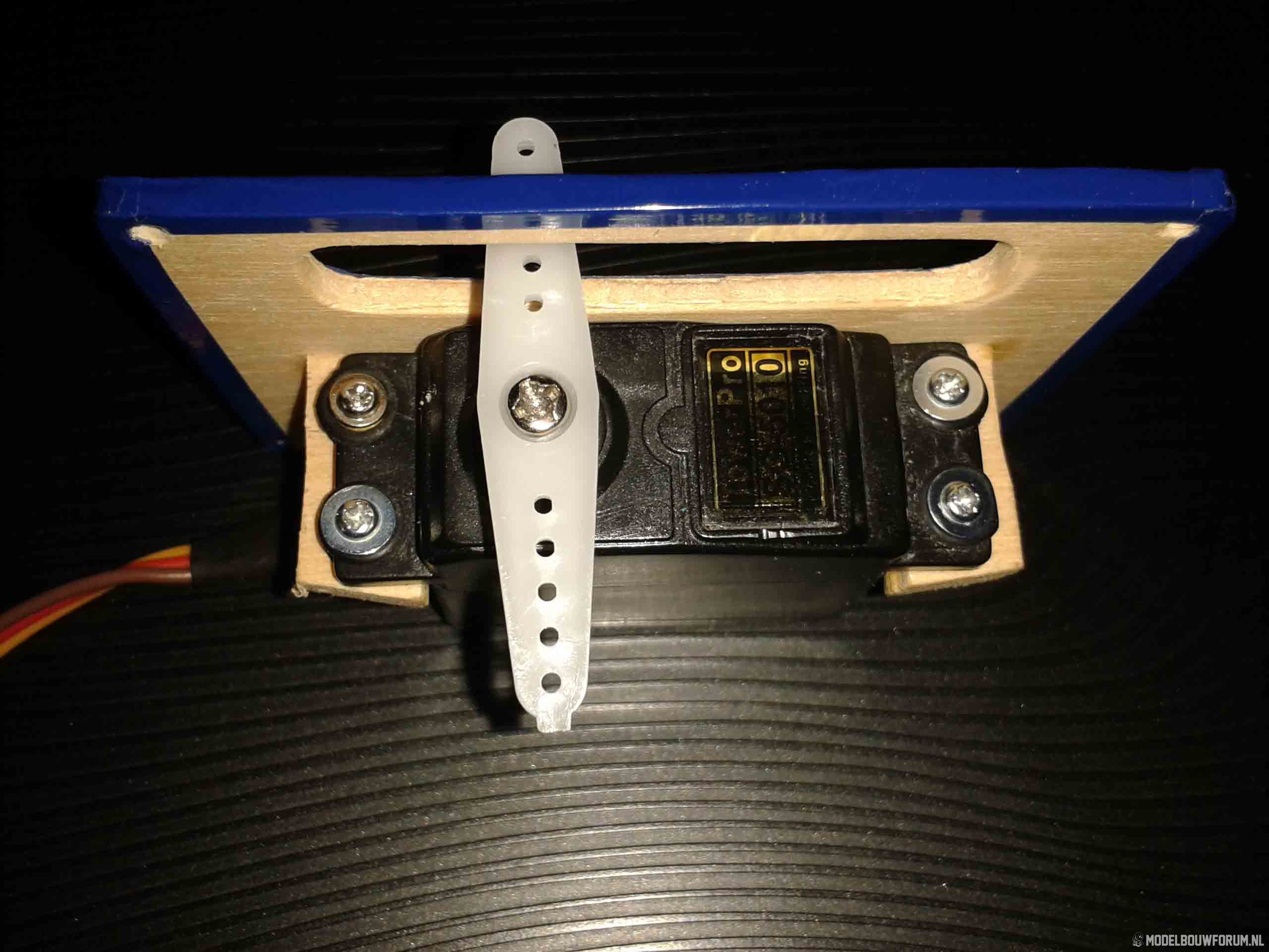 servo_2.jpg