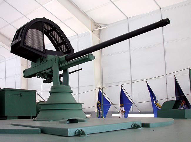 0137MMDeckGun.jpg