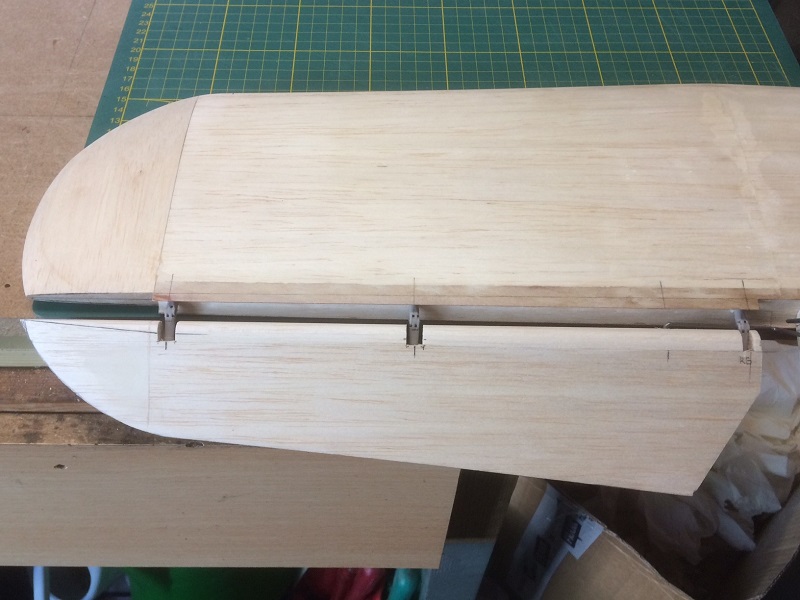 097 showing 3-point hinges of right elev.jpg
