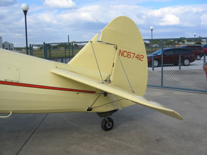1942_boeing_stearman_pt-17_tail.jpg