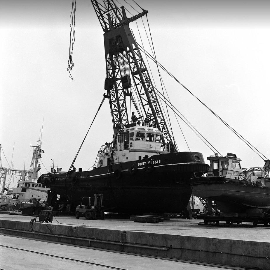 2 SMIT BELGIE 1981-11-29 Lagos - Nigeria, werf Damen Shipyards (1).jpg