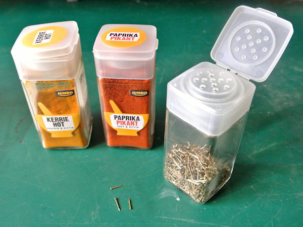 4) spijker dispenser.JPG