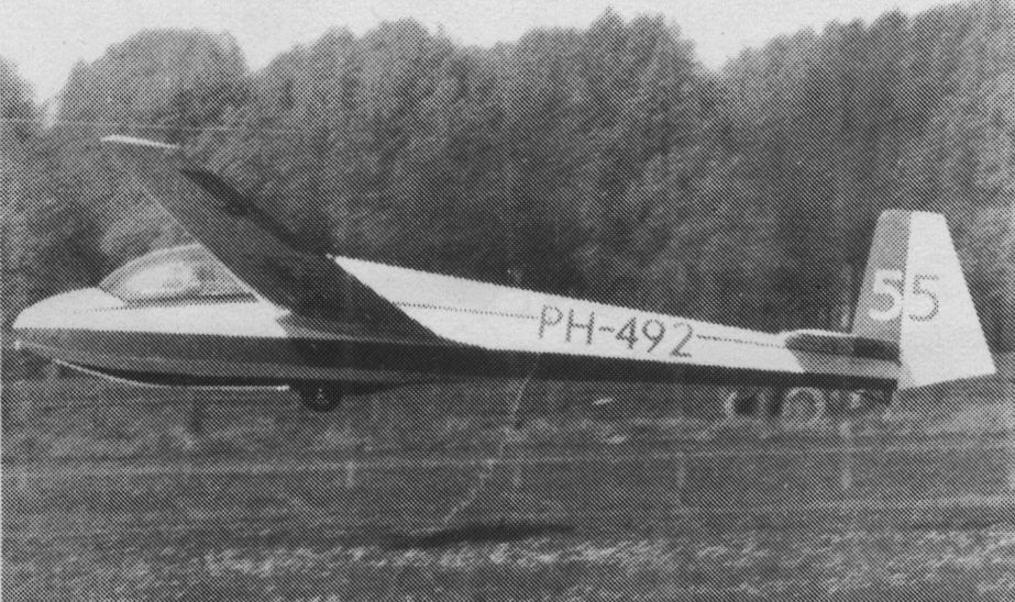 80090 ASK 13 zweefvliegen.jpg
