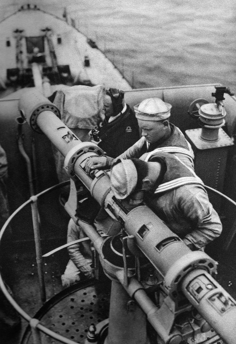 800px-Polish_destroyer's_range-finder.jpg
