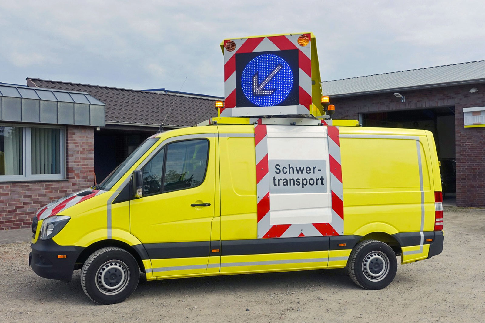 BEGELEIDINGSVOERTUIGEN.05.jpg