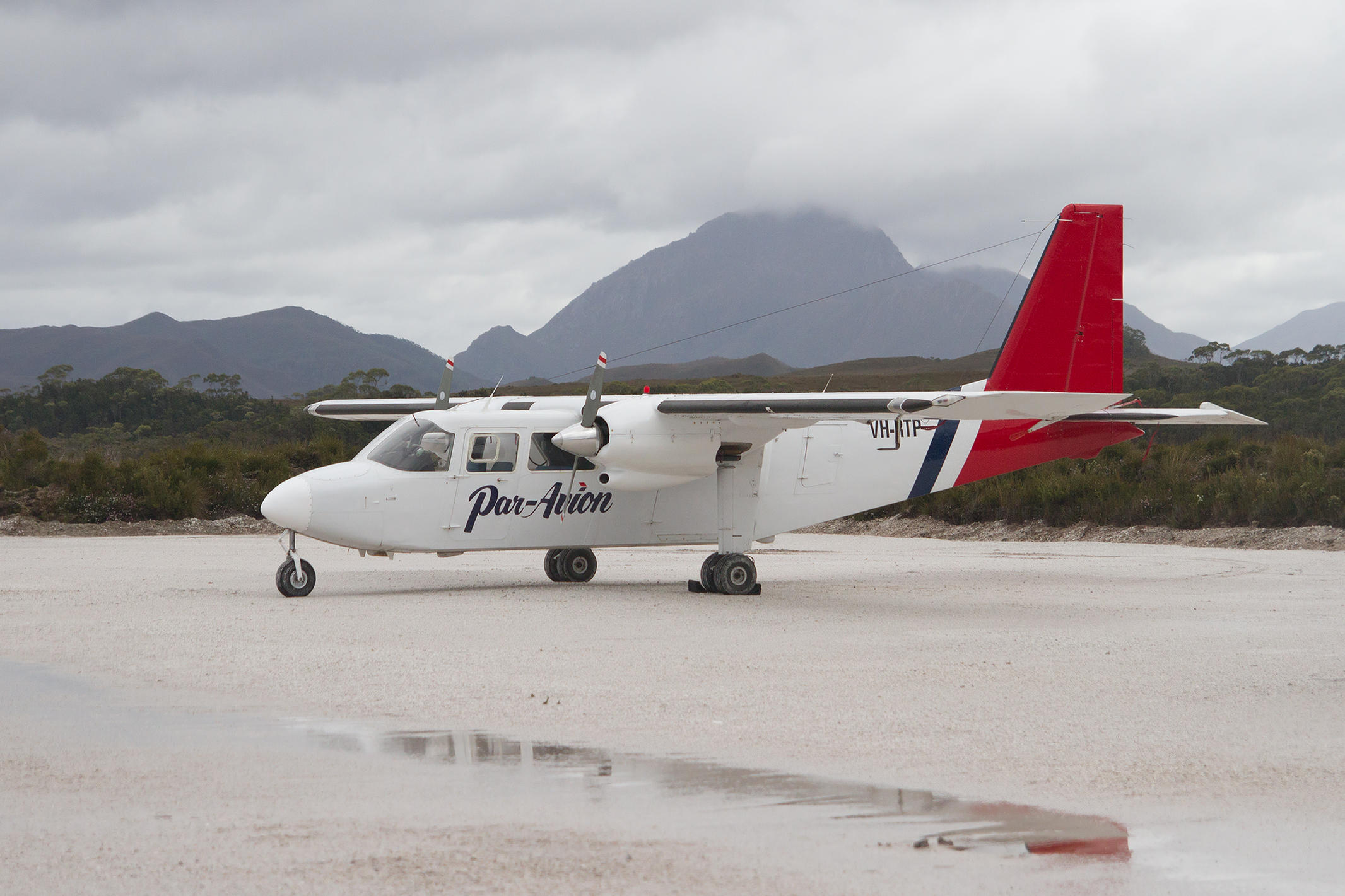 Britten-Norman_BN-2_Islander.jpg