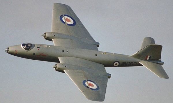 english-electric-canberra-c6a7b29e-ecad-4164-830e-b781846b1f6-resize-750.jpeg