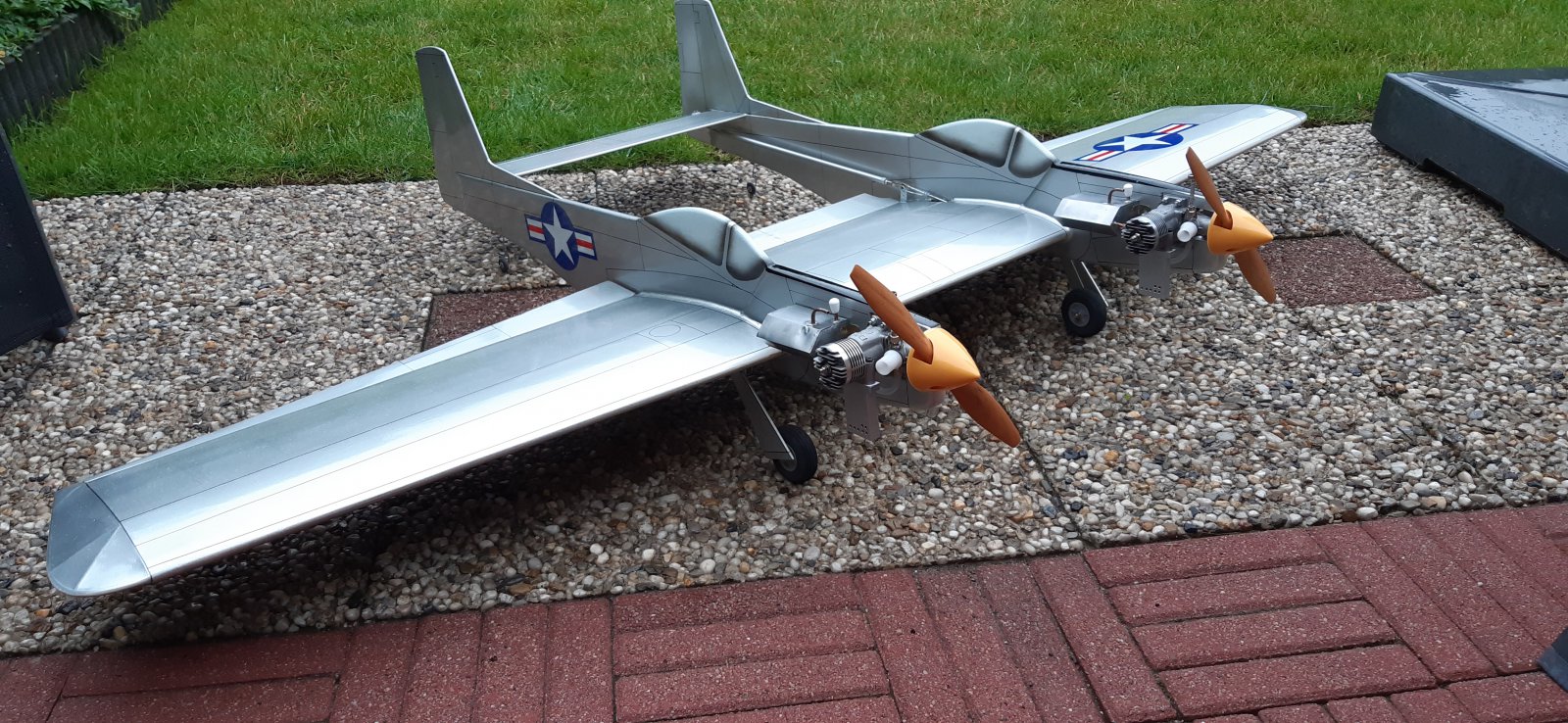F82B-1.jpg