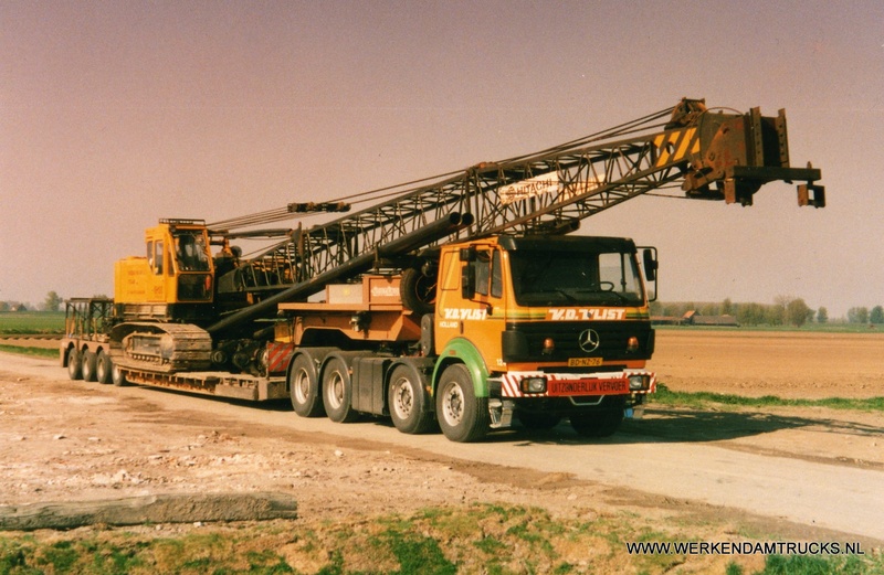 mercedes 3744 v8(wat).JPG
