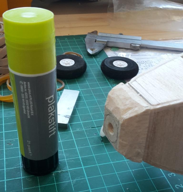 Met pritt geplakt.jpg