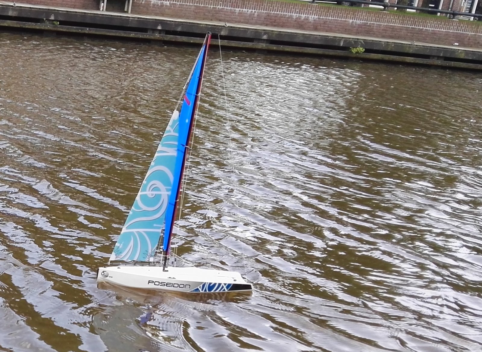 Nieuw grootzeil 29-6-2016 01.jpg