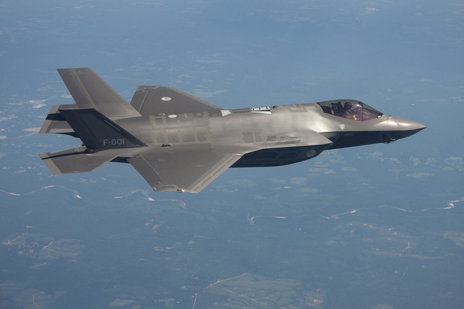 RNLAF_F-35_F-001_01.jpg