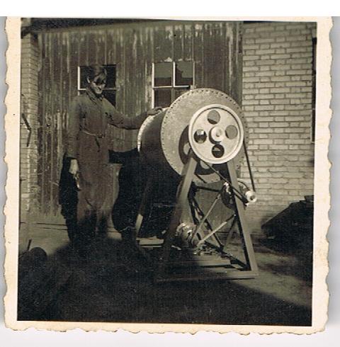 Sjef met de solution mengmach,1948.jpg