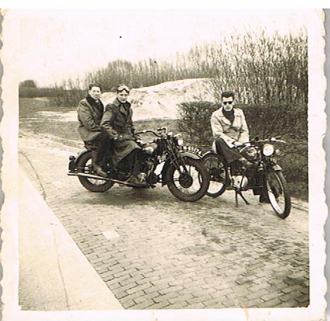 sjef Schoenm.Jan Smulders en Ber Vorselaars met Indian en Eysink.jpg