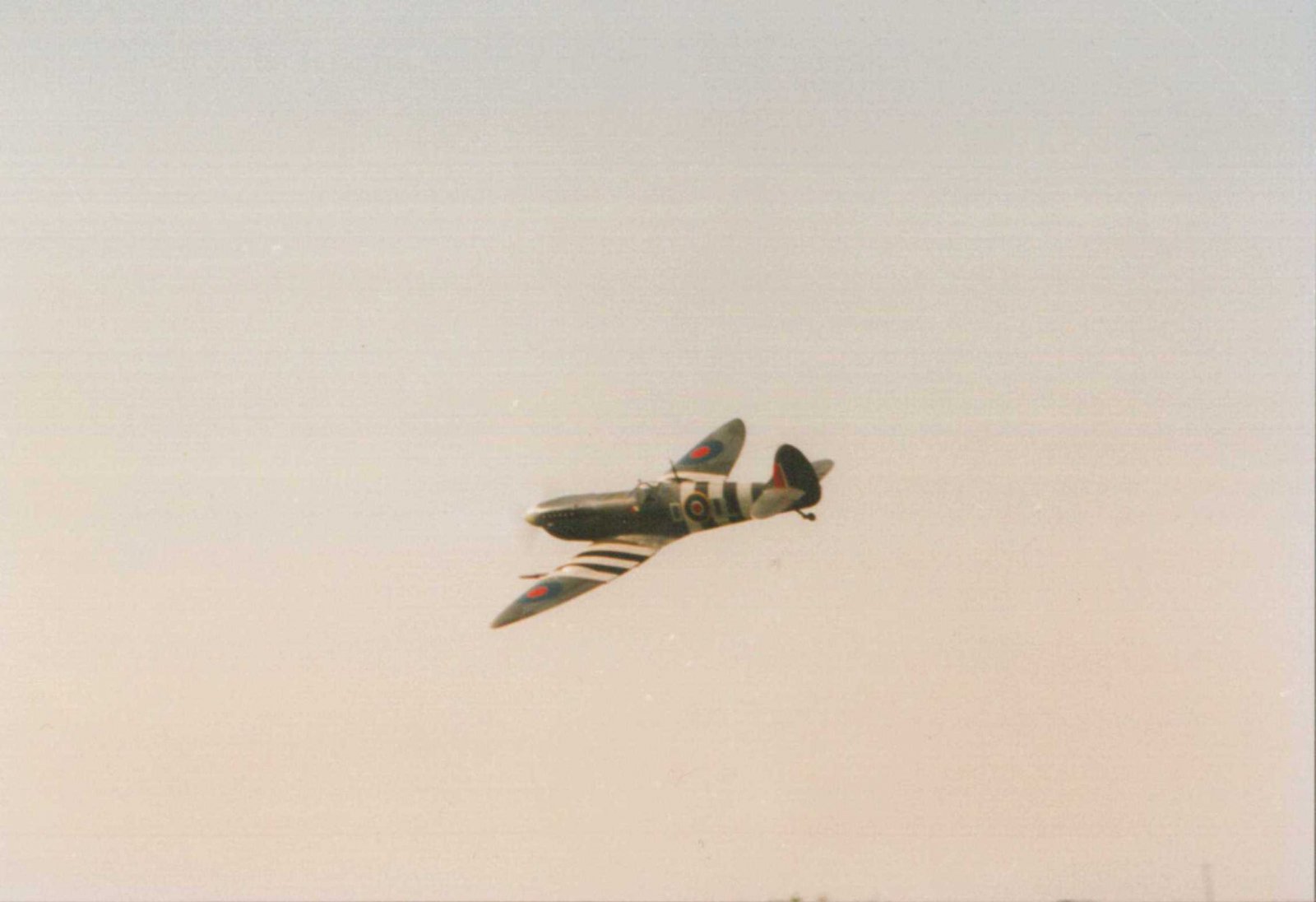 Spit-MkIX-1995-flying.jpg