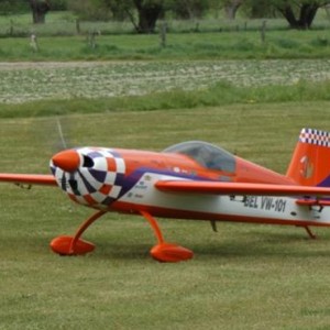 Extra 330S TomW (2008 - Royal Broken Wings)