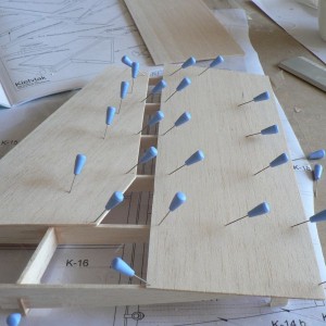 En het eerste deel van het kielvlak ingelegd met 2mm balsa