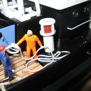 Deck-crew hard aan het werk