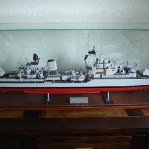 Ook deze in huis de Friesland een onderzeebootjager van de KM [ zelf op gevaren ] een B jager de D812.
Ook door m'n vader gemaakt