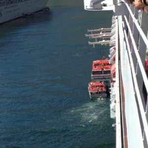Tenders aan boord nemen - Geiranger