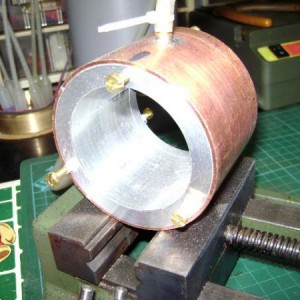 motor 180 Watt met waterkoeling 001
Biutenmantel er op geperst
Met toe en afvoer pijpje