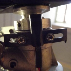 Hall sensor op reeds aanwezige bevestigingspunten.