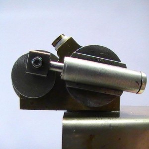 SJAN afbeelding
oscillerende stoommachine met roterende schuifbeweging.
                                        cilinderboring    3 mm.
                                        slag                  5 mm.
                                        werkdruk  ong.  0,5 bar.