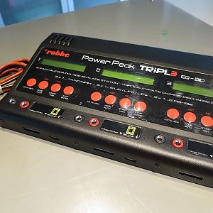Lader Robbe Powerpeak TRiPL3 (8541) 1