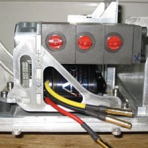 087a