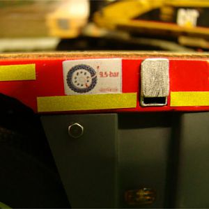 526