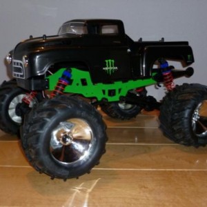 Opgehoogd en gespoten Chassis (nog één kant).