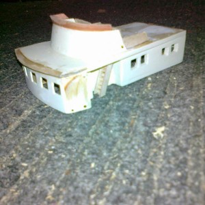 Brug en flybridge met de buis- en zonnekapjes