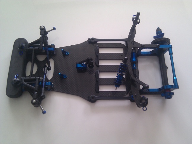 12R5.1 Carbon chassis. Donorauto voor de custom Top Fuel Drag racer