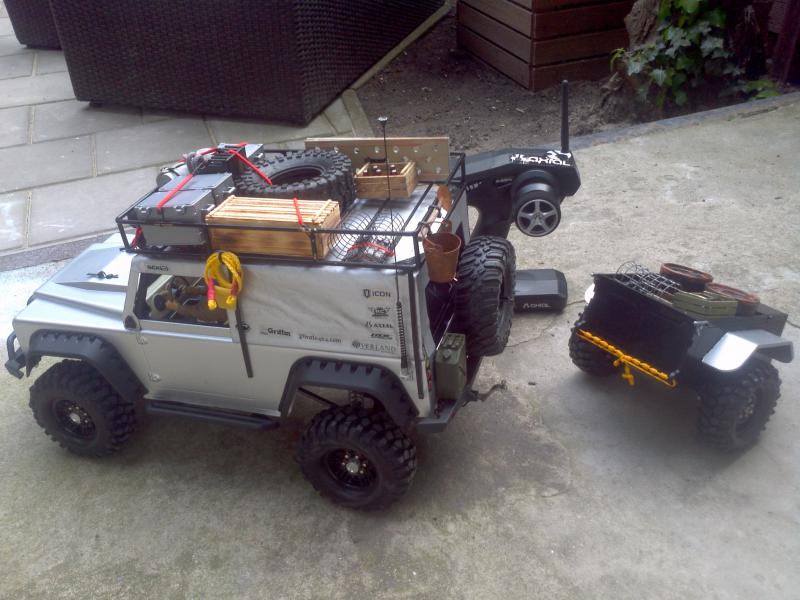 Axial SCX10 Dingo scale met aanhangwagen, met dank aan Koos