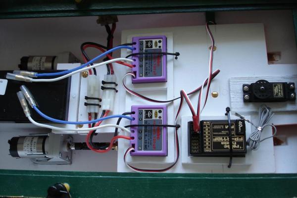 Bezig met de elektronica en de servo