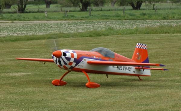 Extra 330S TomW (2008 - Royal Broken Wings)