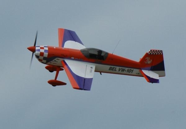 Extra 330S TomW (2008 - Royal Broken Wings)
