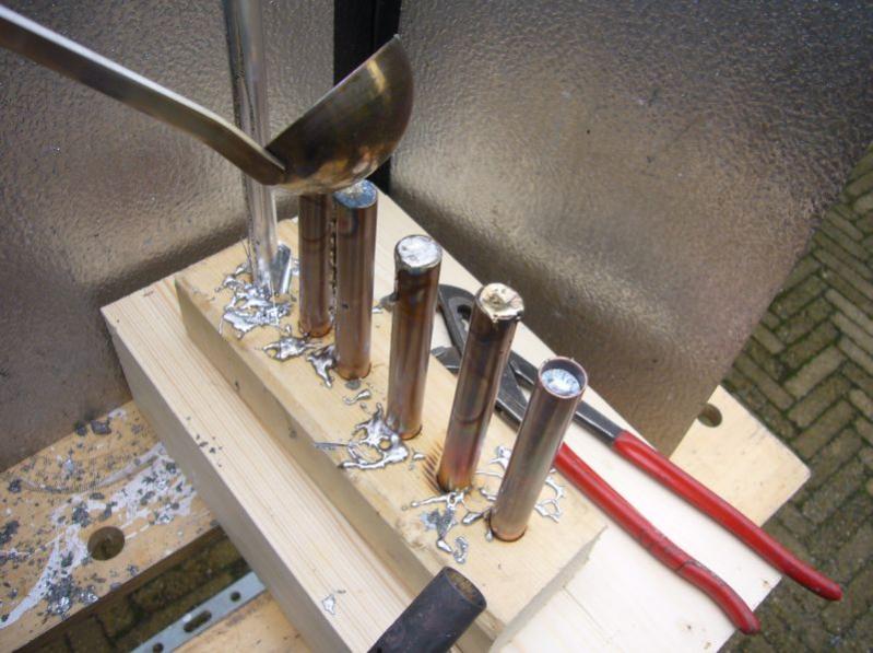 finish 24 lead pouring in copper tubes