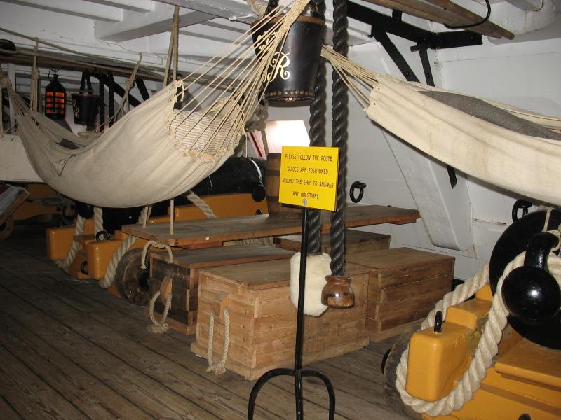 Hangmatten, tafel en banken