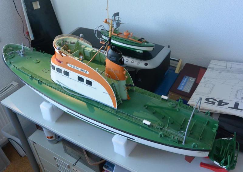 Heuss RTF (wrakje c.q. sjompie, gelukkig niet doorgeroest epoxy, wel krom van de zonnewarmte)