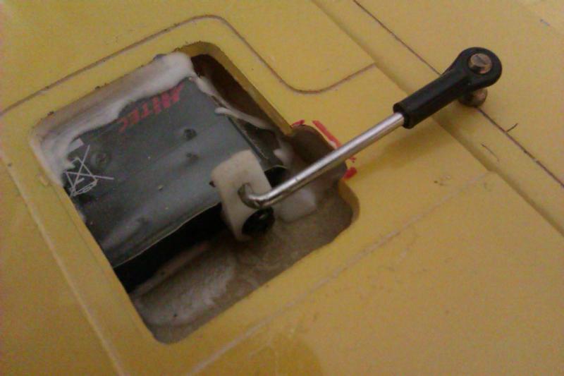 IMAG0215  Hitec HS-125MG Servo Hitec HS-125MG 
Manufacturer Hitec 
Applications Airplanes 
Type Analog Slim-Wing 
Torque 4.8V 42 oz/in (3 kg/cm) 
Torque 6V 49 oz/in (3.5 kg/cm) 
Speed 4.8V 0.17 sec/60 degrees 
Speed 6V 0.13 sec/60 degrees 
Dimensions 30mm x 34mm x 10mm 
Weight 24g 
Bearings Ball Bearing 
Gear Type Metal