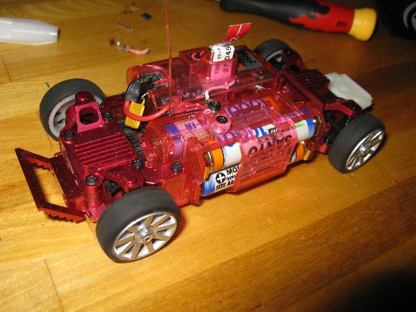 Kyosho Mini-Z MA-010 AWD met SI4562DY FET's, rood chassis met diverse alu parts