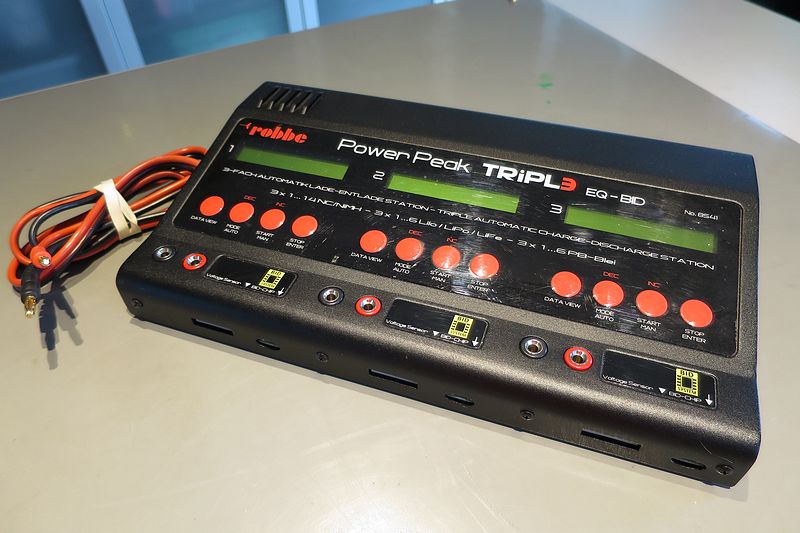 Lader Robbe Powerpeak TRiPL3 (8541) 1