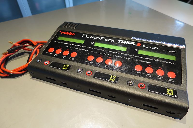 Lader Robbe Powerpeak TRiPL3 (8541) 2