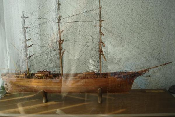 Ook in huis de Cutty Sark,m'n vader gemaakt alleen van tekeningen dus geen bouwdoos.