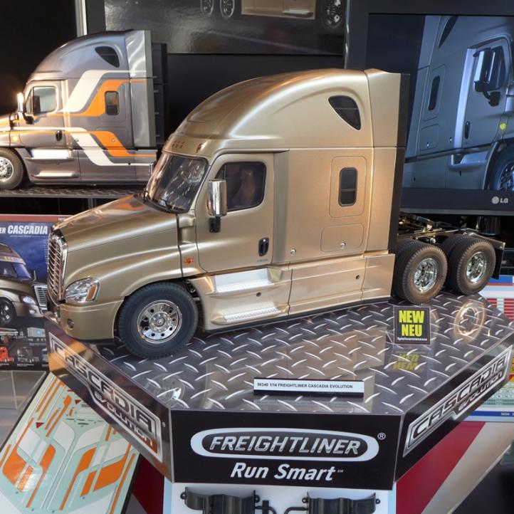 Tamiya Freightliner Cacadio Evolution DT-03