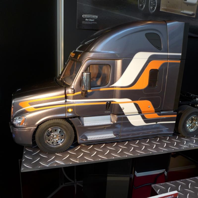 Tamiya Freightliner Cacadio Evolution DT-03