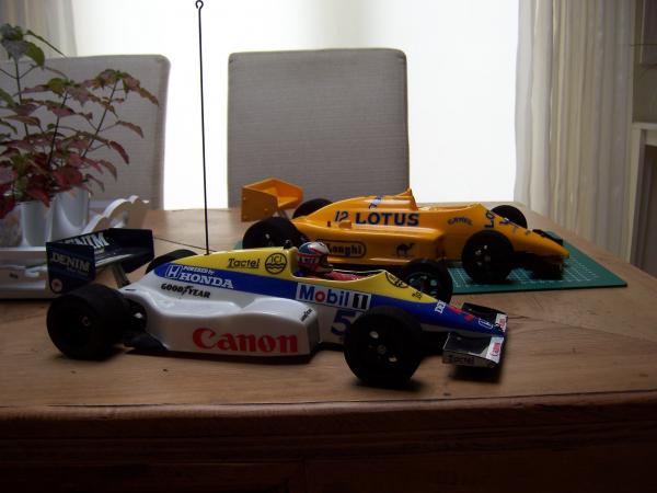 Tamiya Road Wizard Williams FW10B (zeldzaam!!!!!!!!!!!)
En de gele bijna klaar Tamiya Lotus Honda 99T(Ayrton Senna)
Ook behoorlijk Zeldzaam.Deze body was groen nu dus de goede kleur Camel geel .