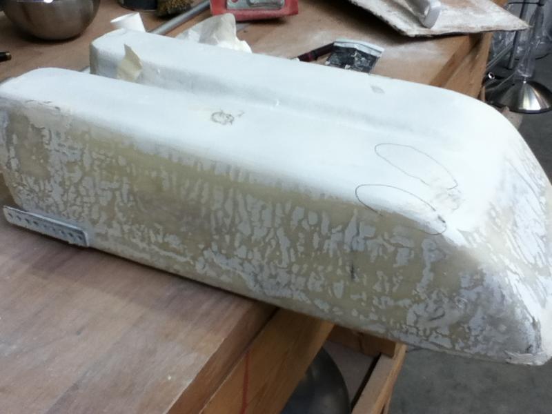 voerboot na 1e laag spuitplamuur geschuurd